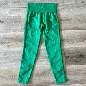 NVGTN booty shaping leggings
